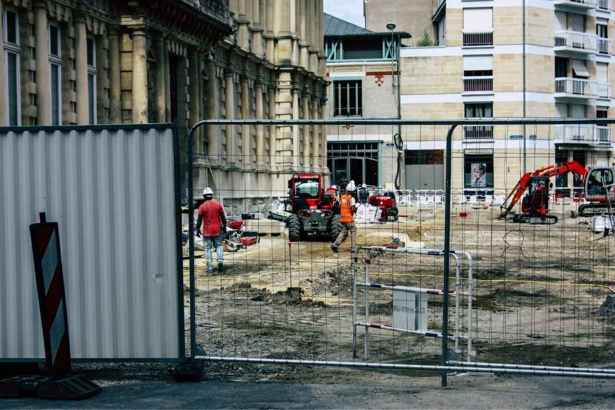 prikaz majstora koji rade na gradilištu